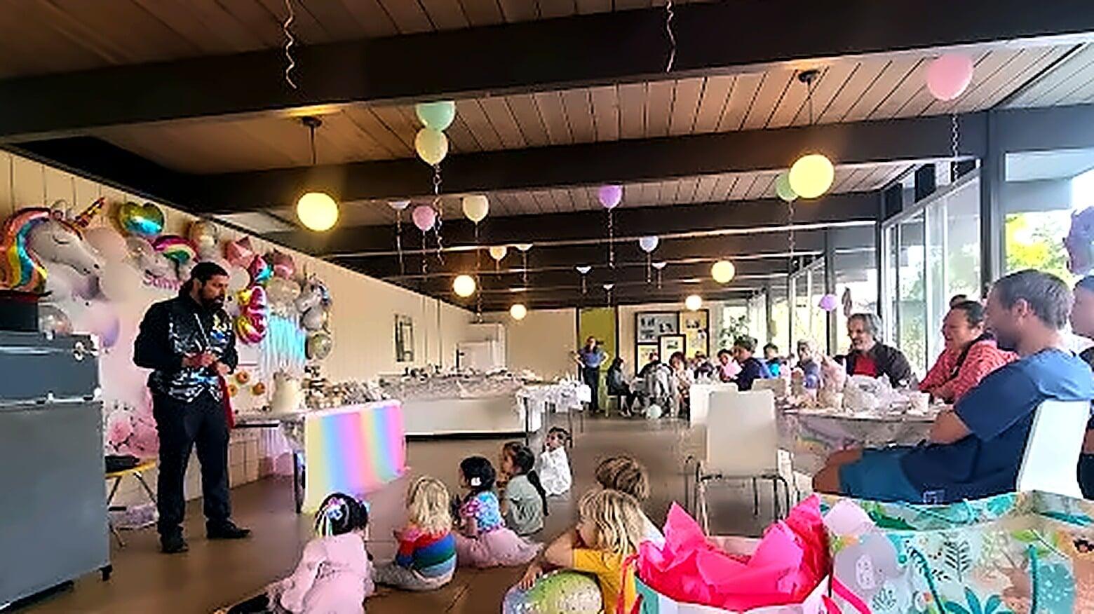 Sam from California Kids Fun performing a magic and puppet show for kids at a birthday party in San Jose